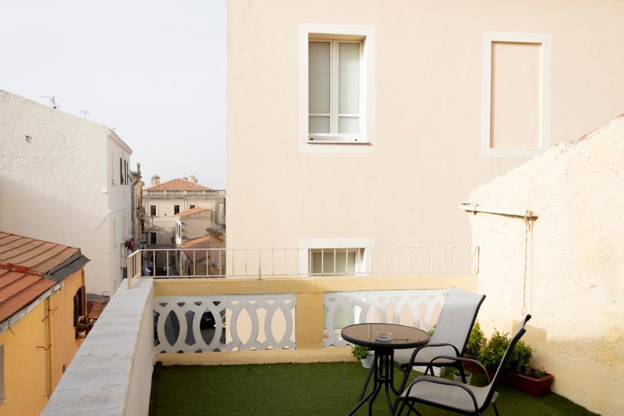 SASSARI-CENTRO Elegante Appartamento con WiFi e Netflix Esterno foto