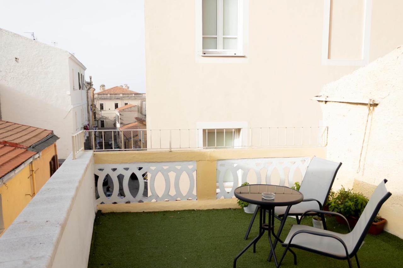 SASSARI-CENTRO Elegante Appartamento con WiFi e Netflix Esterno foto